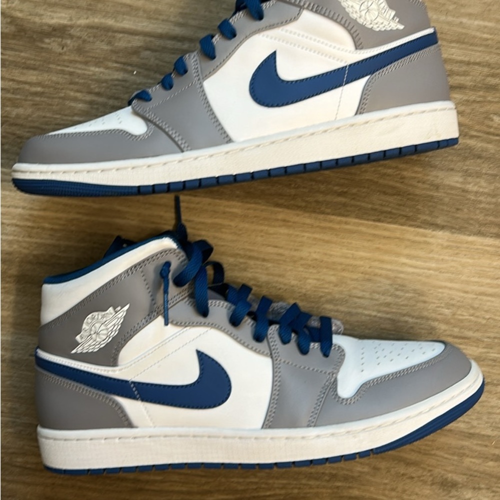 Nike Men's White and Blue High-Top Sneakers